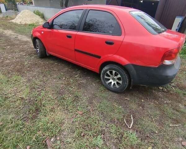 Красный Шевроле Авео, объемом двигателя 1.5 л и пробегом 163 тыс. км за 2100 $, фото 2 на Automoto.ua