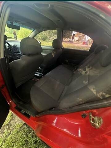 Красный Шевроле Авео, объемом двигателя 1.5 л и пробегом 176 тыс. км за 2650 $, фото 5 на Automoto.ua