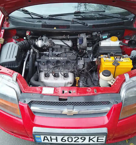 Красный Шевроле Авео, объемом двигателя 1.5 л и пробегом 210 тыс. км за 4000 $, фото 1 на Automoto.ua