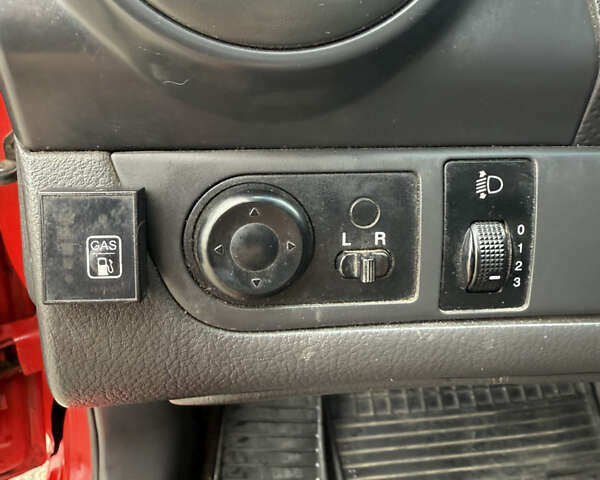 Красный Шевроле Авео, объемом двигателя 1.5 л и пробегом 187 тыс. км за 3300 $, фото 15 на Automoto.ua