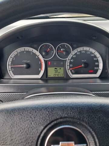 Красный Шевроле Авео, объемом двигателя 1.5 л и пробегом 194 тыс. км за 3000 $, фото 19 на Automoto.ua