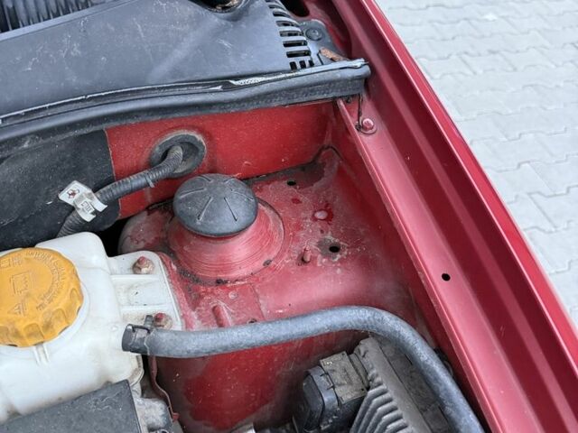 Красный Шевроле Авео, объемом двигателя 1.4 л и пробегом 180 тыс. км за 3300 $, фото 7 на Automoto.ua