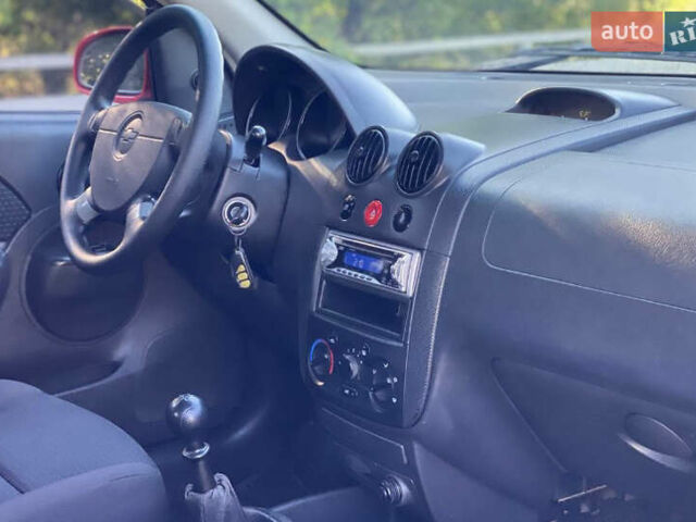 Червоний Шевроле Авео, об'ємом двигуна 1.5 л та пробігом 197 тис. км за 3550 $, фото 6 на Automoto.ua