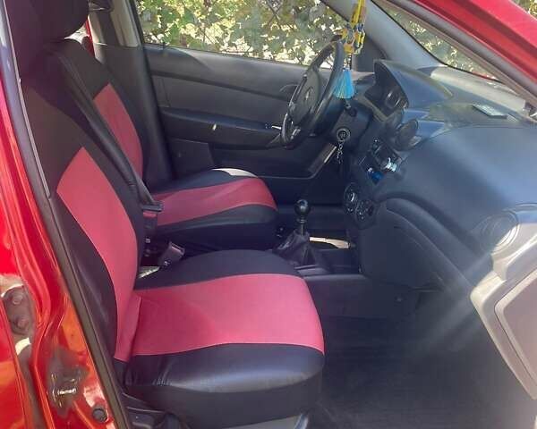 Красный Шевроле Авео, объемом двигателя 1.5 л и пробегом 210 тыс. км за 3400 $, фото 15 на Automoto.ua