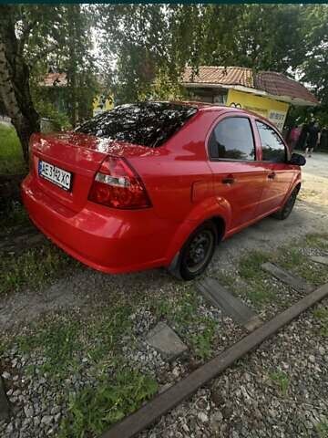 Красный Шевроле Авео, объемом двигателя 1.5 л и пробегом 176 тыс. км за 2650 $, фото 2 на Automoto.ua