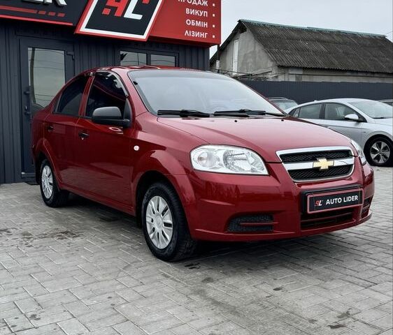 Красный Шевроле Авео, объемом двигателя 1.5 л и пробегом 27 тыс. км за 6100 $, фото 1 на Automoto.ua