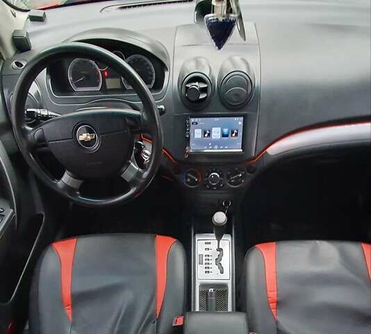 Красный Шевроле Авео, объемом двигателя 1.5 л и пробегом 205 тыс. км за 4100 $, фото 5 на Automoto.ua