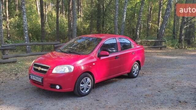 Красный Шевроле Авео, объемом двигателя 1.5 л и пробегом 241 тыс. км за 3500 $, фото 5 на Automoto.ua