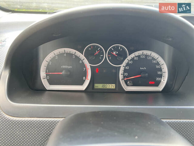 Красный Шевроле Авео, объемом двигателя 1.5 л и пробегом 180 тыс. км за 4500 $, фото 7 на Automoto.ua