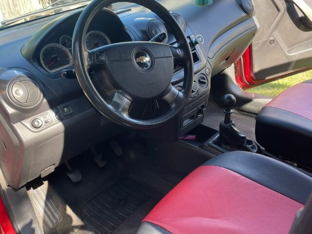 Красный Шевроле Авео, объемом двигателя 1.5 л и пробегом 210 тыс. км за 3400 $, фото 6 на Automoto.ua