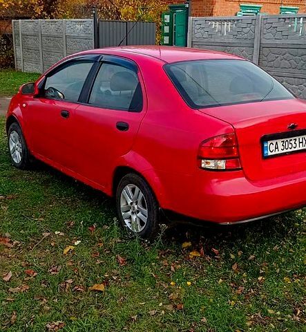 Красный Шевроле Авео, объемом двигателя 1.5 л и пробегом 250 тыс. км за 2200 $, фото 1 на Automoto.ua