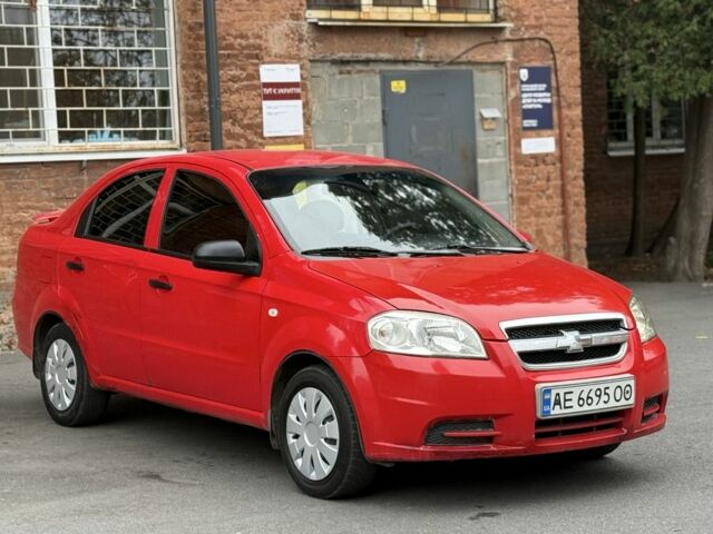 Красный Шевроле Авео, объемом двигателя 1.5 л и пробегом 280 тыс. км за 2800 $, фото 2 на Automoto.ua