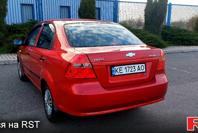 Красный Шевроле Авео, объемом двигателя 1.5 л и пробегом 212 тыс. км за 4500 $, фото 1 на Automoto.ua