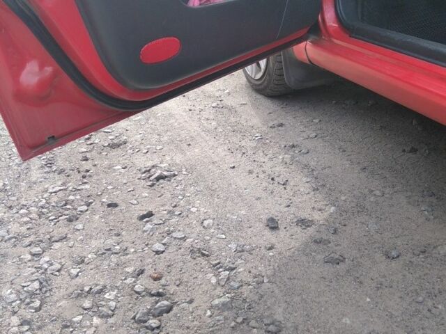 Красный Шевроле Авео, объемом двигателя 1.5 л и пробегом 325 тыс. км за 2900 $, фото 3 на Automoto.ua