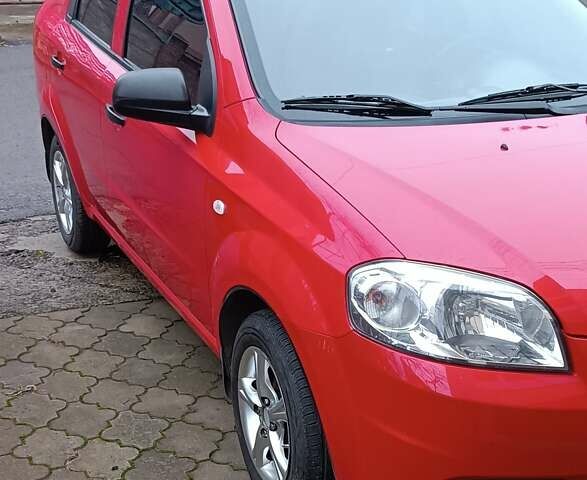 Красный Шевроле Авео, объемом двигателя 1.5 л и пробегом 113 тыс. км за 3900 $, фото 5 на Automoto.ua