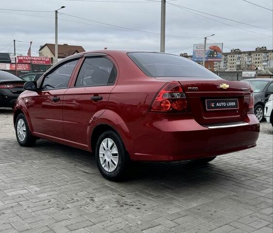 Красный Шевроле Авео, объемом двигателя 1.5 л и пробегом 27 тыс. км за 6100 $, фото 6 на Automoto.ua