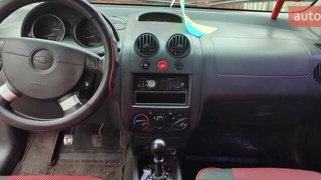 Красный Шевроле Авео, объемом двигателя 1.5 л и пробегом 160 тыс. км за 3000 $, фото 1 на Automoto.ua