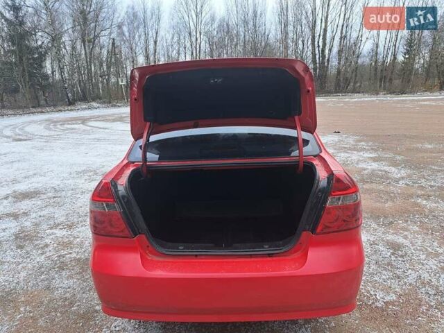 Красный Шевроле Авео, объемом двигателя 1.5 л и пробегом 209 тыс. км за 3850 $, фото 12 на Automoto.ua