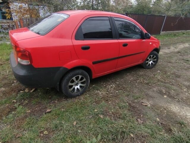 Красный Шевроле Авео, объемом двигателя 1.5 л и пробегом 163 тыс. км за 2100 $, фото 2 на Automoto.ua