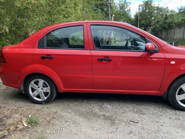 Красный Шевроле Авео, объемом двигателя 1.5 л и пробегом 173 тыс. км за 3300 $, фото 3 на Automoto.ua