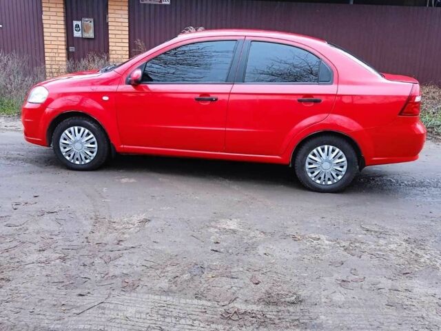 Красный Шевроле Авео, объемом двигателя 1.5 л и пробегом 180 тыс. км за 4500 $, фото 2 на Automoto.ua