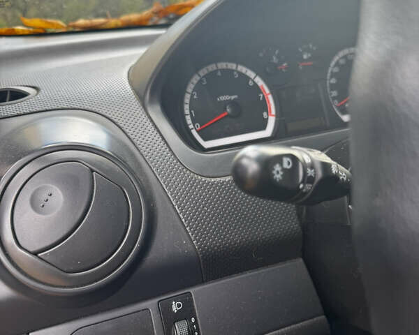 Красный Шевроле Авео, объемом двигателя 1.4 л и пробегом 168 тыс. км за 3700 $, фото 4 на Automoto.ua