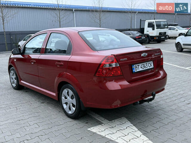 Красный Шевроле Авео, объемом двигателя 1.4 л и пробегом 180 тыс. км за 3300 $, фото 3 на Automoto.ua