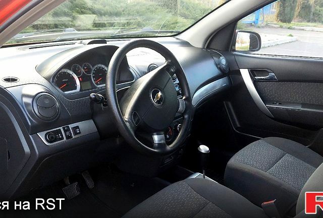 Красный Шевроле Авео, объемом двигателя 1.5 л и пробегом 212 тыс. км за 4500 $, фото 6 на Automoto.ua