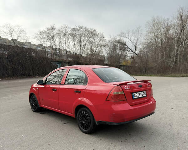 Красный Шевроле Авео, объемом двигателя 1.5 л и пробегом 187 тыс. км за 3300 $, фото 7 на Automoto.ua