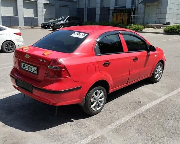 Красный Шевроле Авео, объемом двигателя 1.5 л и пробегом 201 тыс. км за 4000 $, фото 3 на Automoto.ua