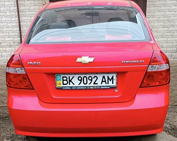 Красный Шевроле Авео, объемом двигателя 1.5 л и пробегом 113 тыс. км за 3900 $, фото 1 на Automoto.ua