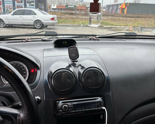 Красный Шевроле Авео, объемом двигателя 1.5 л и пробегом 107 тыс. км за 2100 $, фото 9 на Automoto.ua