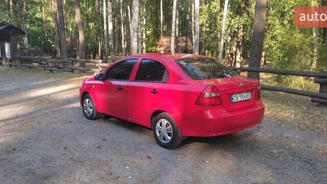 Красный Шевроле Авео, объемом двигателя 1.5 л и пробегом 241 тыс. км за 3500 $, фото 4 на Automoto.ua