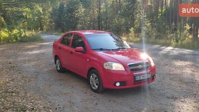 Красный Шевроле Авео, объемом двигателя 1.5 л и пробегом 241 тыс. км за 3500 $, фото 1 на Automoto.ua