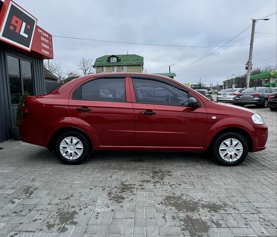 Красный Шевроле Авео, объемом двигателя 1.5 л и пробегом 27 тыс. км за 6100 $, фото 2 на Automoto.ua