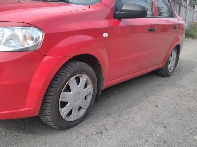 Красный Шевроле Авео, объемом двигателя 1.5 л и пробегом 325 тыс. км за 2900 $, фото 5 на Automoto.ua