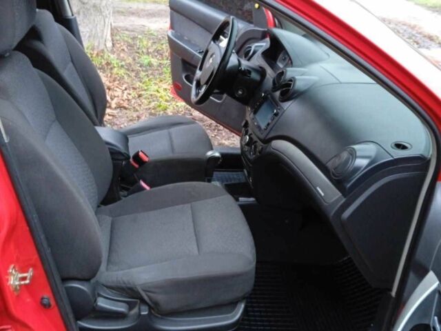 Красный Шевроле Авео, объемом двигателя 1.5 л и пробегом 180 тыс. км за 4500 $, фото 9 на Automoto.ua