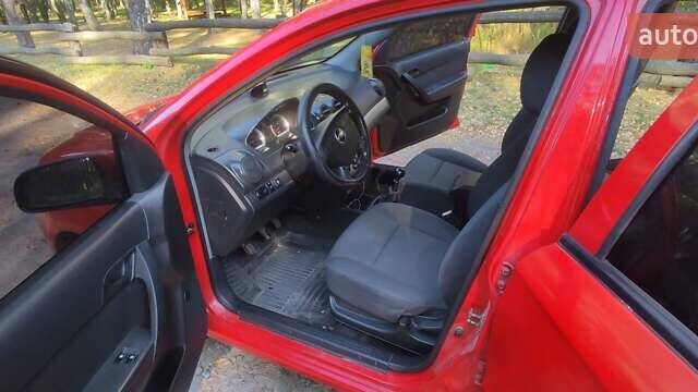 Красный Шевроле Авео, объемом двигателя 1.5 л и пробегом 241 тыс. км за 3500 $, фото 6 на Automoto.ua