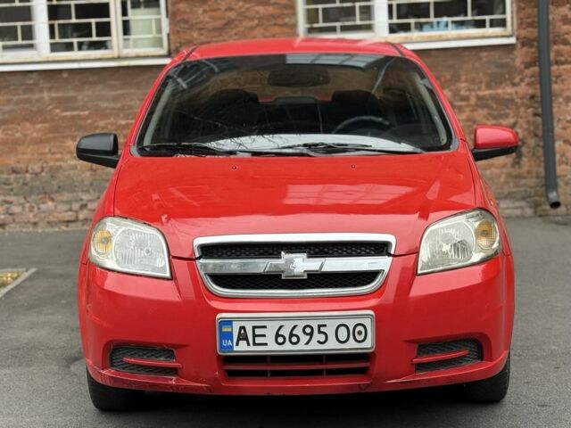 Красный Шевроле Авео, объемом двигателя 1.5 л и пробегом 280 тыс. км за 2800 $, фото 1 на Automoto.ua