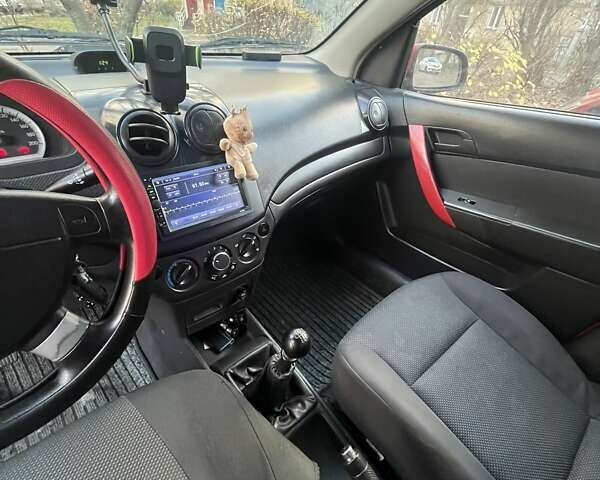 Червоний Шевроле Авео, об'ємом двигуна 1.5 л та пробігом 184 тис. км за 3000 $, фото 9 на Automoto.ua