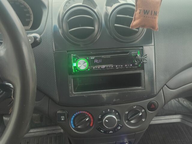 Червоний Шевроле Авео, об'ємом двигуна 1.5 л та пробігом 185 тис. км за 2800 $, фото 12 на Automoto.ua