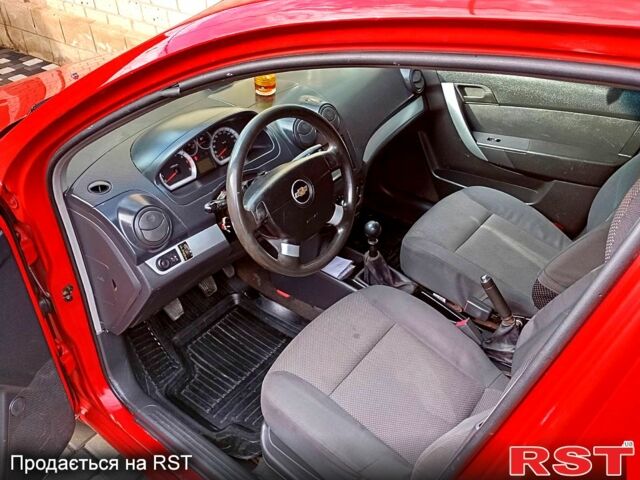 Красный Шевроле Авео, объемом двигателя 1.5 л и пробегом 240 тыс. км за 3500 $, фото 8 на Automoto.ua