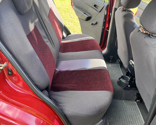 Красный Шевроле Авео, объемом двигателя 1.5 л и пробегом 180 тыс. км за 4500 $, фото 5 на Automoto.ua