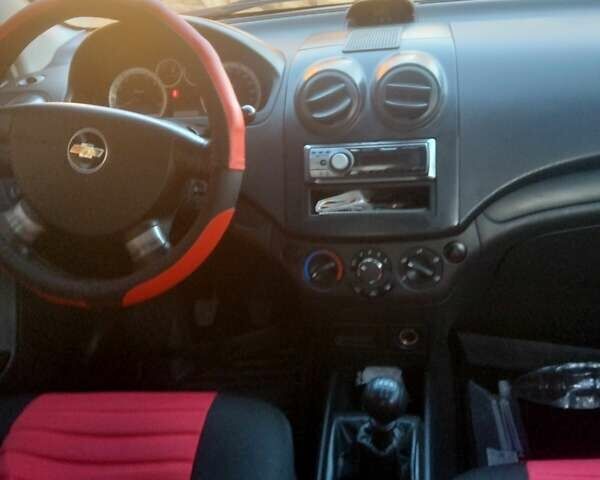 Красный Шевроле Авео, объемом двигателя 1.5 л и пробегом 152 тыс. км за 4400 $, фото 3 на Automoto.ua