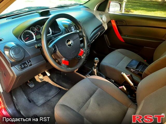 Красный Шевроле Авео, объемом двигателя 1.5 л и пробегом 245 тыс. км за 3650 $, фото 5 на Automoto.ua