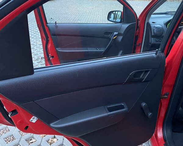 Красный Шевроле Авео, объемом двигателя 1.5 л и пробегом 160 тыс. км за 4700 $, фото 22 на Automoto.ua