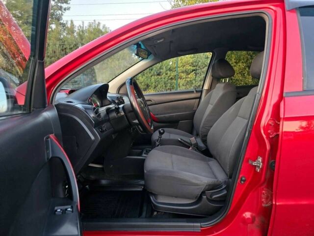 Красный Шевроле Авео, объемом двигателя 0 л и пробегом 180 тыс. км за 3299 $, фото 10 на Automoto.ua