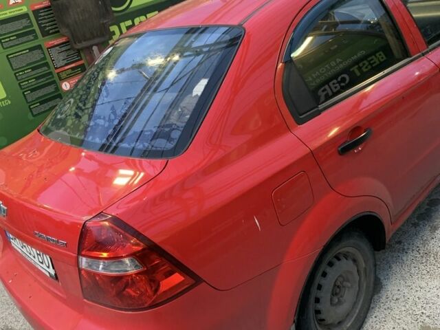 Красный Шевроле Авео, объемом двигателя 1.5 л и пробегом 267 тыс. км за 2750 $, фото 2 на Automoto.ua