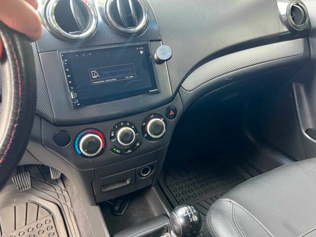 Красный Шевроле Авео, объемом двигателя 1.5 л и пробегом 205 тыс. км за 3140 $, фото 11 на Automoto.ua