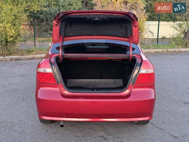 Шевроле Авео 2007 у Хмельницькому на Automoto.ua Червоний Шевроле Авео, об'ємом двигуна 1.5 л та пробігом 180 тис. км за 3299 $, фото 37 на Automoto.ua